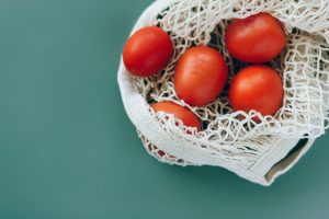 Bolsa de tela con tomates